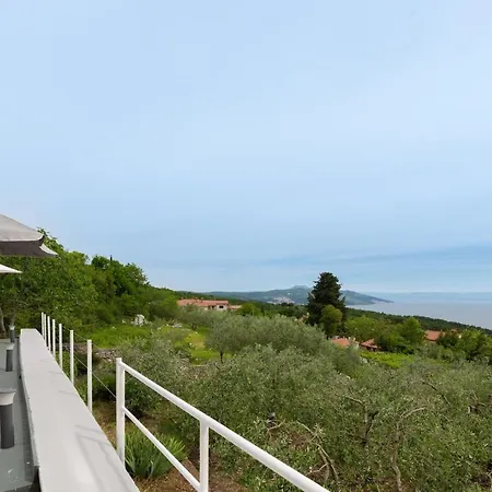 Dom wakacyjny House Lenu With Pool And Amazing Sea View